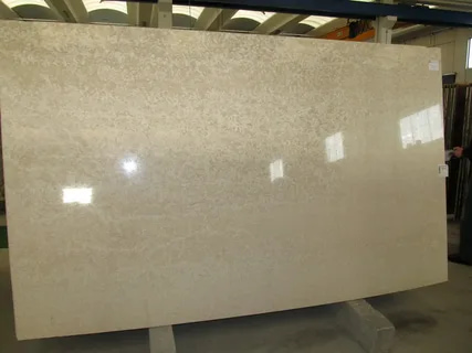 تصویر 4 از سنگ تراورتن عباس آباد استخراج شده از معادن با کیفیت منطقه عباس آباد